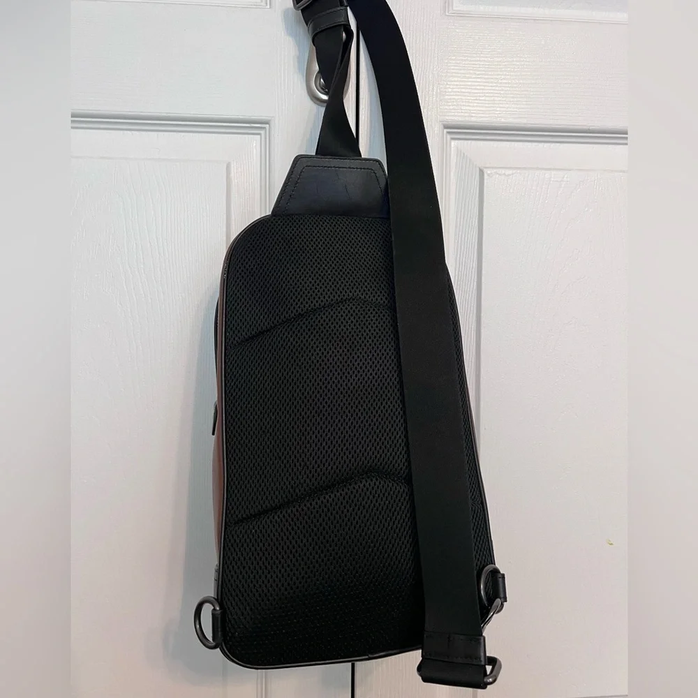 COACH Graham Pack crossbody bag. Brown and Black Leather. EUC.
